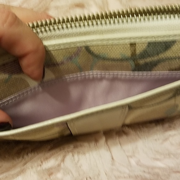 Coach Wallet - Picture 7 of 8